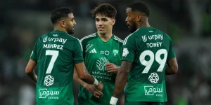 الأهلي يكتسح الأخدود بثلاثية في الشوط الأول 